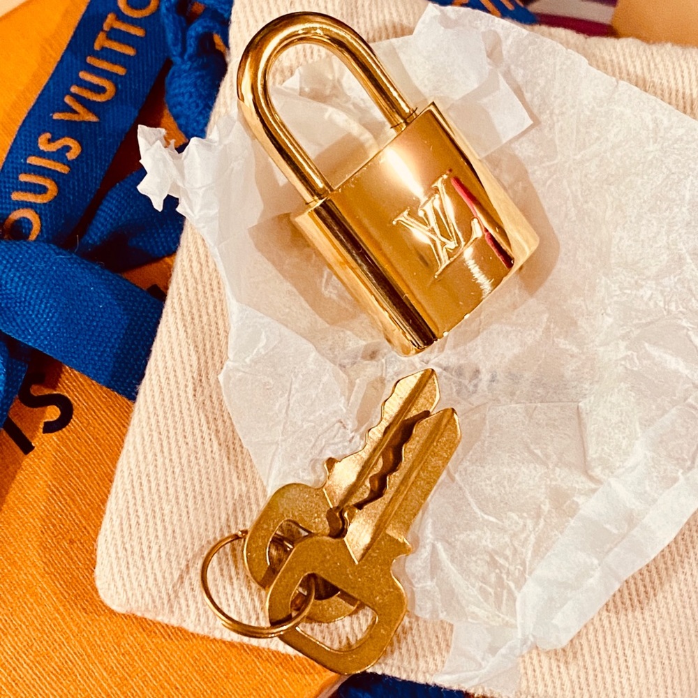 🔐🔐🔐Authentic New Louis Vuitton Lock & Key Set - Picture 2 of 7